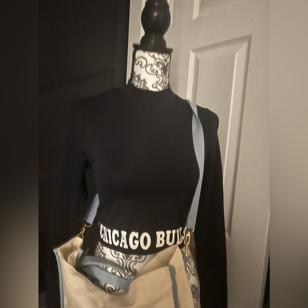 NBA Chicago Bulls long sleeve black top cropped